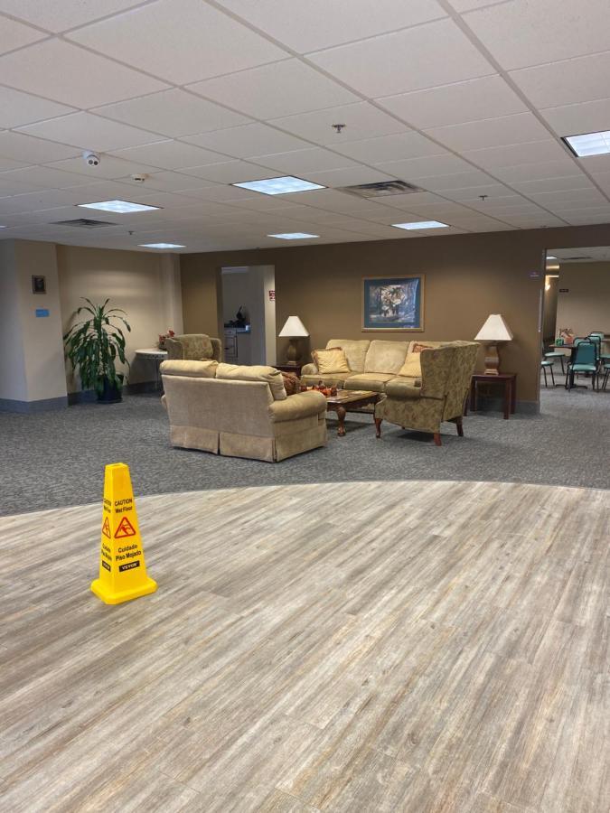 Collins Inn & Suites Екстериор снимка