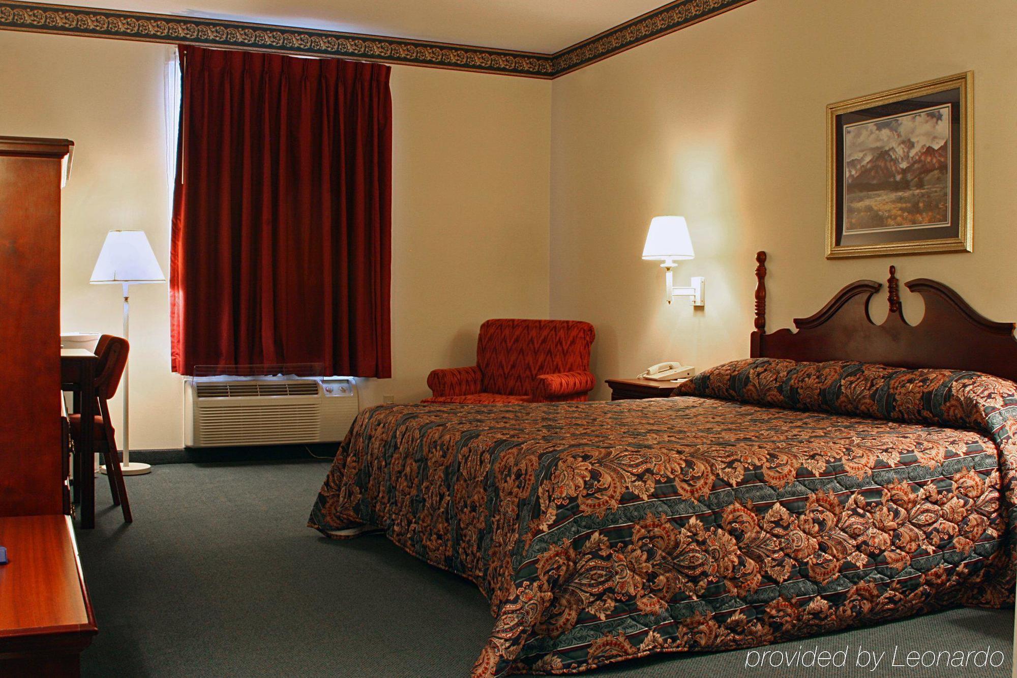 Collins Inn & Suites Стая снимка